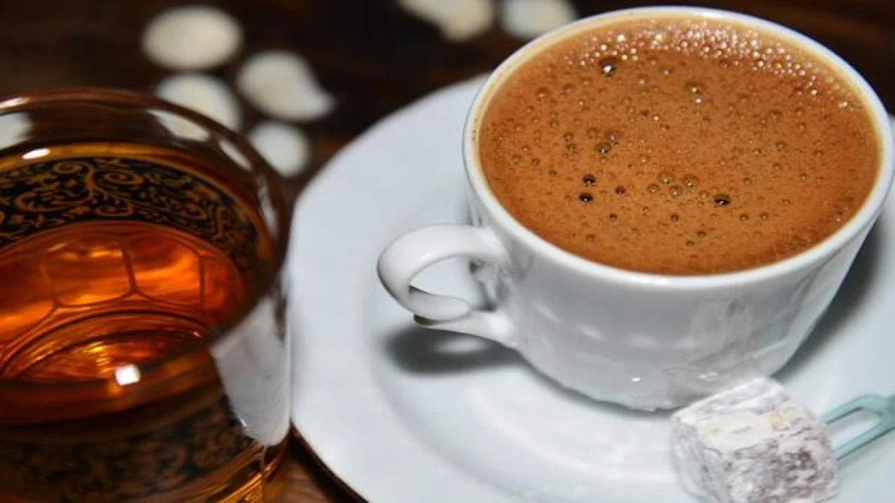 Kahve içerken yapılan hata - Dikkat etmiyoruz ama zararlıymış