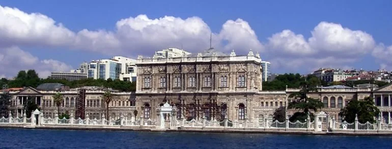 dolmabahce_sarayi-770x293.jpg