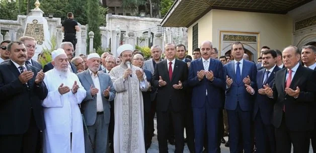 eyup-sultan-turbesi-ziyarete-acildi-1434741760-395.webp