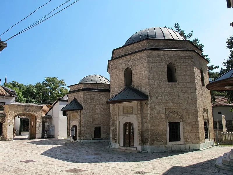 Gazi_Husrev-bey_turbe.jpg