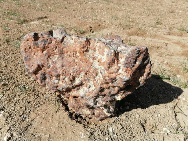 Çorumlu Çiftçi Tarlada Bulduğu Gök Taşını 180 Bin Dolara Sattı