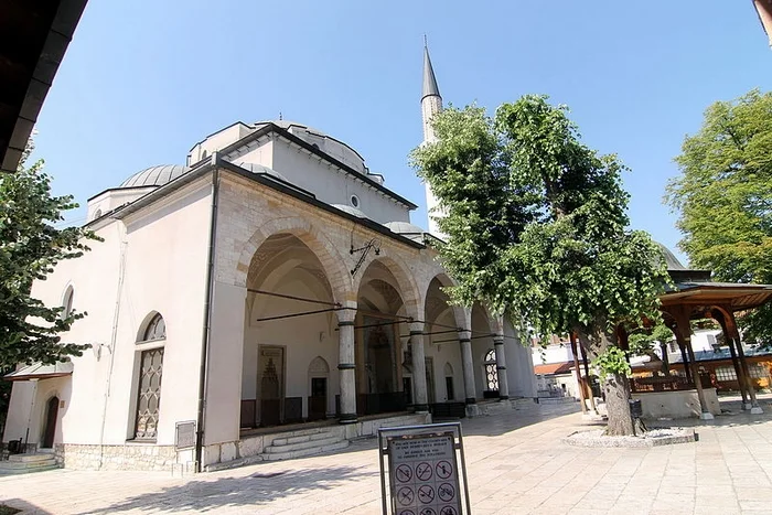 husrev-bey-camii.jpg
