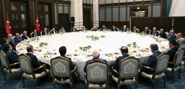 r-odasina-iftar-aciklamasi-tepkisi-1435251819-6541.webp