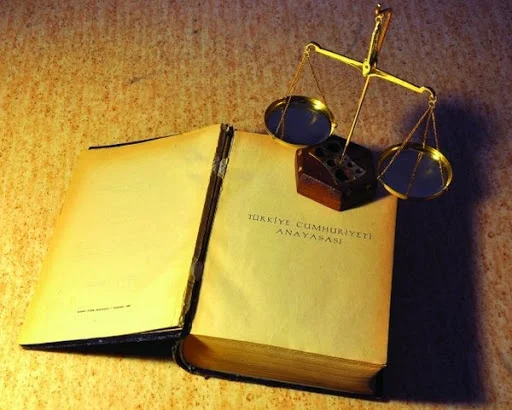 Anayasa Nedir? Anayasa çeşitleri nelerdir?
