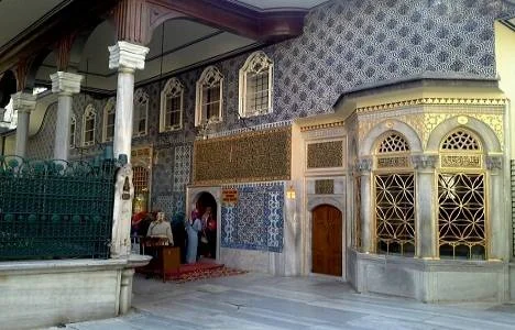 up-sultan-turbesinin-cinileri-anikya-iznik-ciniden.jpg