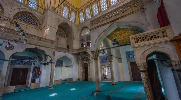 Beş asırdır ihtişamını koruyan Muradiye Camii