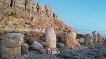 Güneş'in Doğuşunun ve Batışının En Güzel İzlendiği Yer Olan Nemrut Dağı'nın Efsanevi Öyküsü.