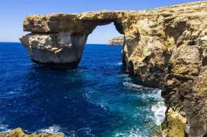 mavi-pencere-malta.webp