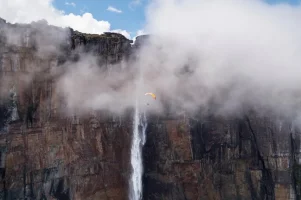 angel-falls-da-paragliding.webp