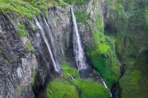 cascades-du-trou-de-fer.webp