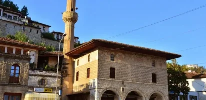 bekarlar-camii-arnavutluk.webp