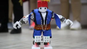 Harmandalı Zeybeği Oynayan Robot