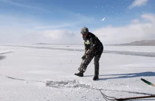 Çıldır Gölü'nde Eskimo Usulü Balık Avı