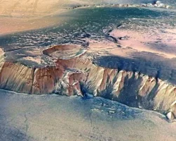 mars-canyonebec2127465016d0.webp