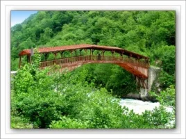 Trabzon'da Uzungöl'e giden yol üzerindeki yüzlerce yıllık tarihi köprü