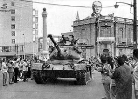 TSK'ya  ait M-47 Tank, Başkent Lefkoşa'da bulunan Sarayönü Meydanı'na  giriyor.