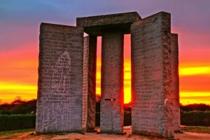 Gizemli Rehber Taşı: Guidestones