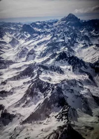 Aconcagua, Asya dışındaki en yüksek dağ, 6.960,8 metre ve Güney Yarımküre'deki en yüksek noktadır. 