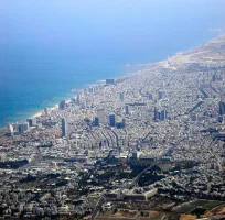 Tel Aviv'in metropol bölgesi (3 milyondan fazla kişi) ülkenin ekonomik merkezi ve Silikon Wadi'nin kalbidir. Tel Aviv'in metropol bölgesi (3 milyondan fazla kişi) ülkenin ekonomik merkezi ve Silikon Wadi'nin kalbidir.