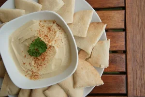 Humus, İsrail'de en çok yenen yiyeceklerden biridir