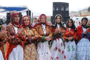 Ağrı Yöresi Giysileri ve Folklor / Halk Oyunları