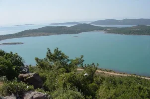 Ayvalık'taki adalardan bir görünüm. 