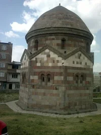 Üç kümbetler-Emir Saltuk Kümbeti 