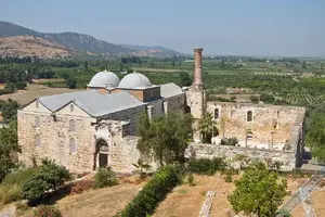 isa-bey-camii.webp