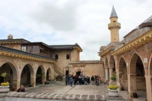 haci-bektasi-veli-kulliyesi.jpg