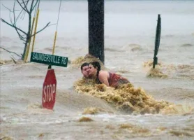 05strugglingtennesseeflashflood670_d.webp