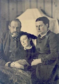 _post-mortem_family_portrait_of_parents_with_their.webp