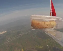 Balonla Atmosfere Peynirli  Börek ve Türk Bayrağı Gönderdi