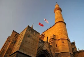 Kıbrıs'ta Sabah Ezanının Hoparlörden Okunması Yasaklandı