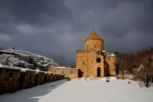 akdamar-adasinda-kis-guzelligi-1.webp