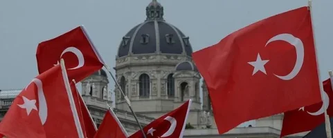 Avusturya'da Türklerin Evlerine ve Balkonlarına Türk Bayrağı Asması Yasaklandı