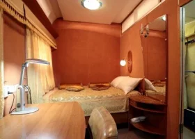 Bj9-AQ-1488108806-8475.webp