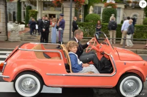1897533-lapo-elkann-et-guests-en-fiat-sorties-95.webp